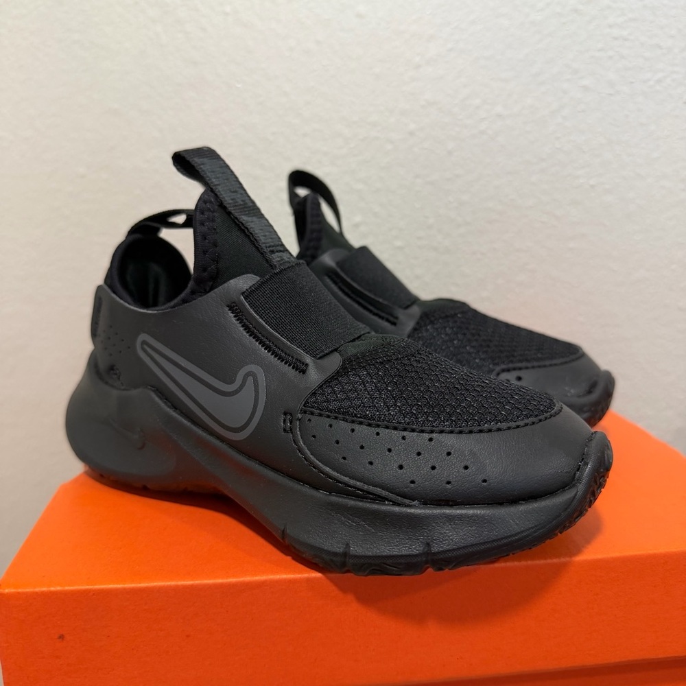Nike Flex Runners Kids Black Sneakers 9c new with box